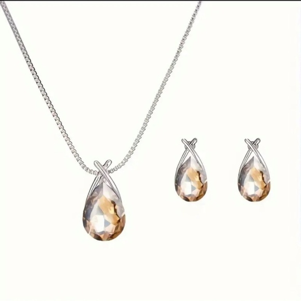 NWT! (Champagne) Vibrant Waterdrop Crystal Necklace & Earring Set Sparkl…